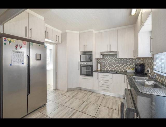 5 BEDROOM HOUSE FOR SALE IN PAROW NORTH